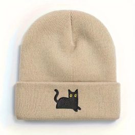 Puha bézs kötött női sapka fekete cicával – stílusos ajándék macskabarátoknak hideg napokra