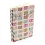 Vonalas cicás jegyzetfüzet pasztell színű cicafejekkel