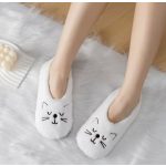 Fehér női mamusz plüss belsővel – kényelmes otthoni papucs