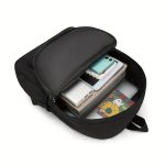 Fekete cicás hátizsák belső rekeszeinek bemutatása – ideális iskolai használatra