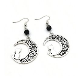 Ezüst cicás fülbevaló, hold formával és macska mintával