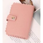 Kártyatartó nyitva, több rekesszel