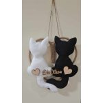 Plüss cicás ajtódísz fekete-fehér macskákkal – lakásdekoráció ajtóra