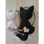 Fekete-fehér macskás kopogtató ajtódísz – kézműves plüss dekoráció cicabarátoknak