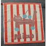 Aranyos cicás kistörölköző piros-fehér alapon „Miao!” felirattal