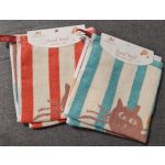 Macskás törölköző kétféle színváltozatban, összehajtva