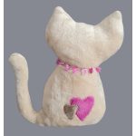 Cica alakú plüss kispárna hátoldala – rózsaszín gallérral és szív mintával