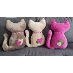 Cicás kispárnák több színben – bézs, szürke és lila összehasonlítás