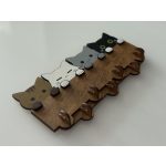 Kézműves fa kulcstartó falra macskás mintával