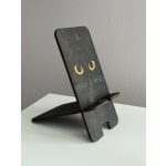 Kézzel készült cicás telefontartó – természetes fa design és praktikus töltőnyílás